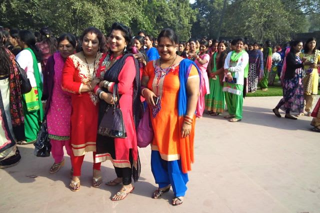 インド女性の服はカラフル - あられの日記