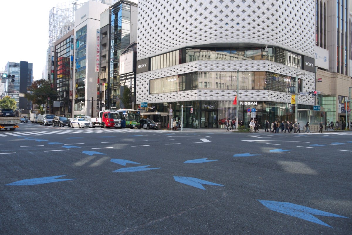 １１月の銀座 晴海通り 銀座四丁目交差点と和光銀座の周辺 ｐａｒｔ２ 緑には 東京しかない
