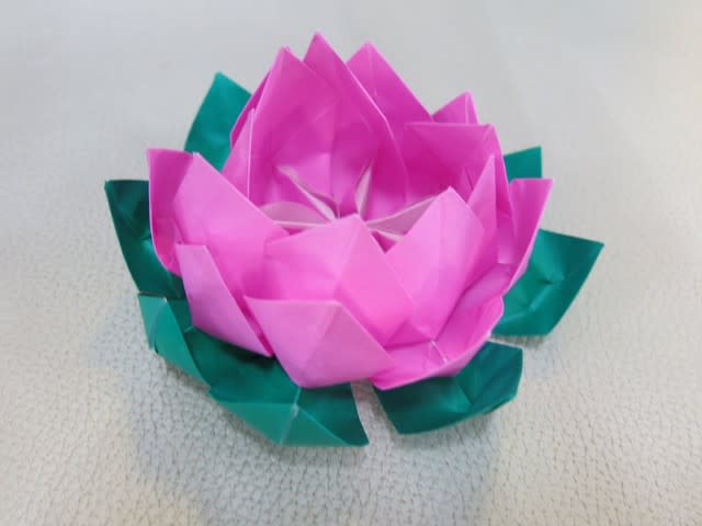 蓮の花を折り紙で 緑の中の癒しのふるさと デイサービス松の家blog