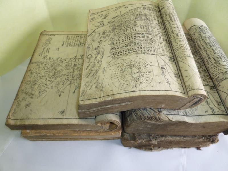 E-182 古い書物四冊 江戸時代宝暦文政の頃 - 新日本古地図学会 E-182 古い書物四冊 江戸時代宝暦文政の頃 - 新日本古地図学会