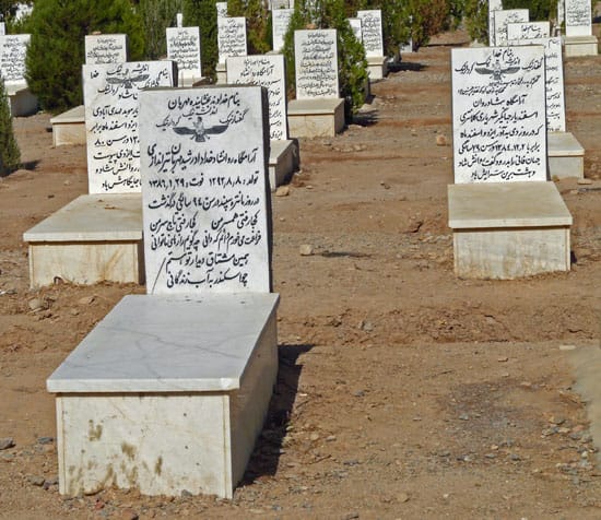 ゾロアスター教の墓地 イラン ヤズドの沈黙の塔 すぐ側 写真6枚 乱鳥の書きなぐり