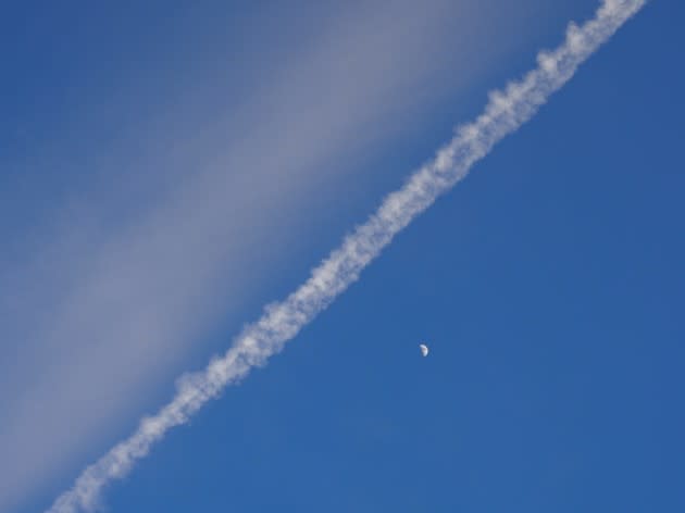 飛行機雲と空の雲 須玉日記