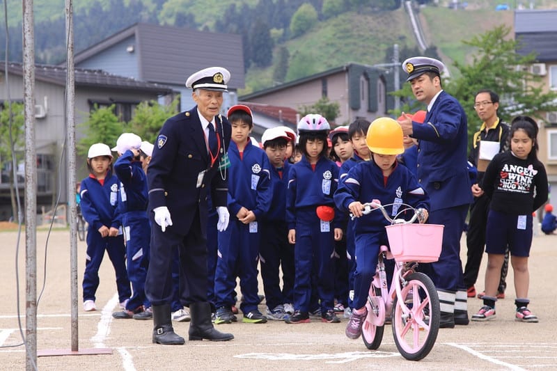 小出小学校で自転車教室 - 魚沼WEBニュース