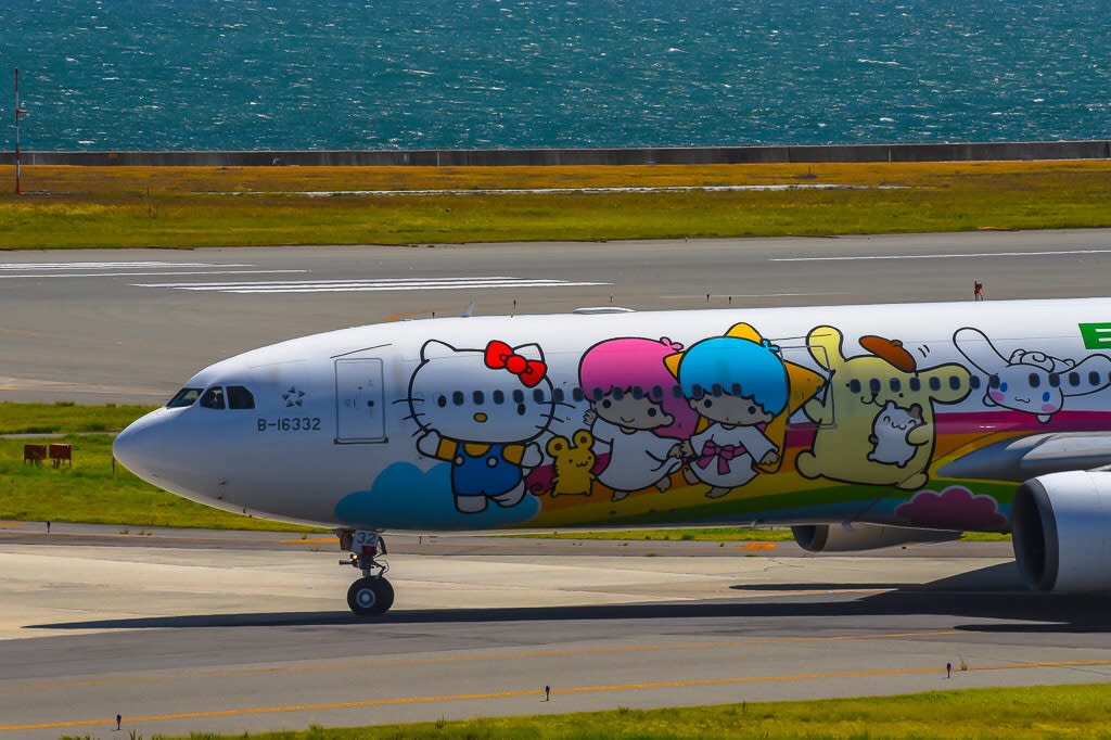 サンリオキャラクター勢揃い ドリームジェット 久しぶりの飛来 エバー航空 エアバスa333 B ふくちゃんのブログ 飛行機 風景写真