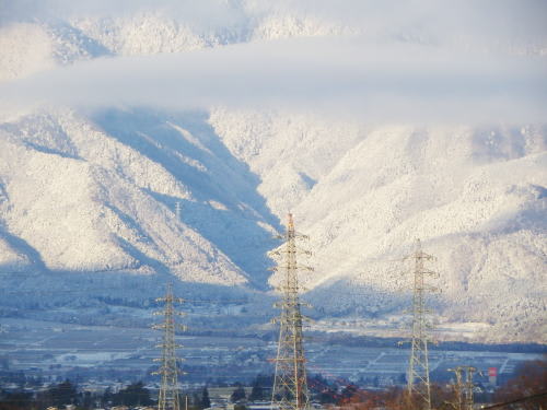 大滝山（左）と鍋冠山（右）