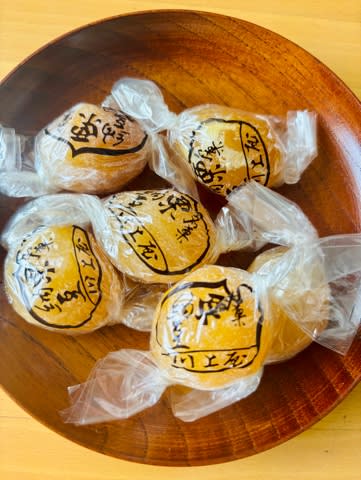 一粒を愛おしく食べるわたしw 一粒を愛おしく食べるわたしw