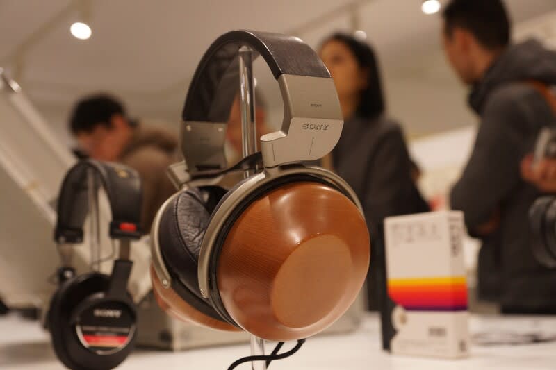 MDR-R10
