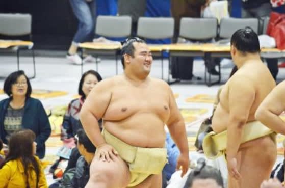 琴奨菊たじたじ 大阪のおばちゃんから黄色い声援 とのニュースっす でぶたんの城 琴奨菊たじたじ 大阪のおばちゃんから黄色い声援 とのニュースっす でぶたんの城