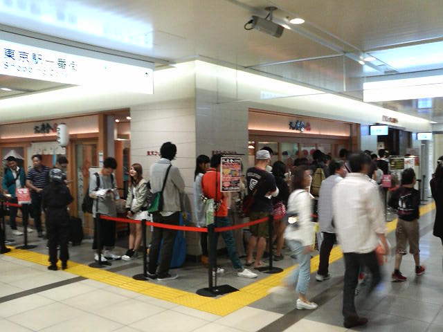 妖怪ウォッチ 大人気で公式店一時休止 行列だらけの東京駅八重洲地下街 孤独の東京ぶらりひとり旅