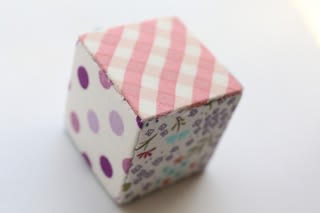 立方体のピンクッション ｋｏｍｉｈｉｎａｔａ の手作り 布小物