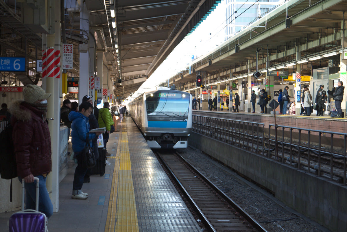 東京駅を発着する京浜東北線南行き９４７ｂ 各駅停車大船行き 緑には 東京しかない
