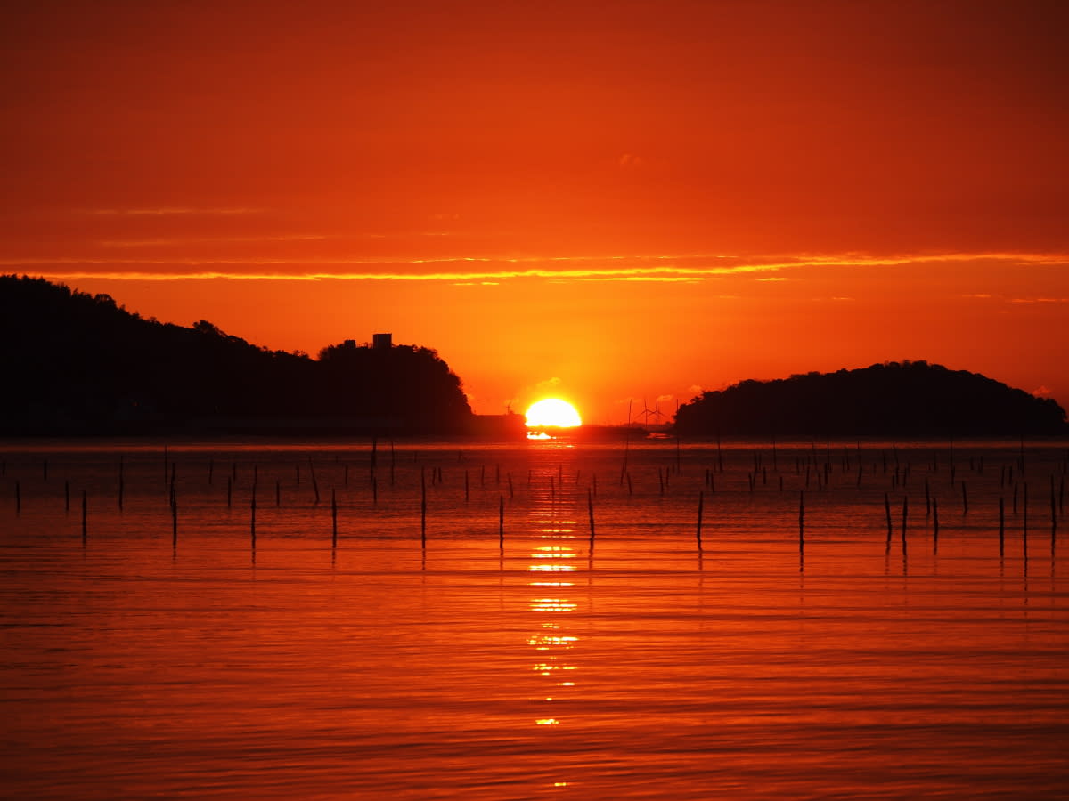 朝焼けの海の画像