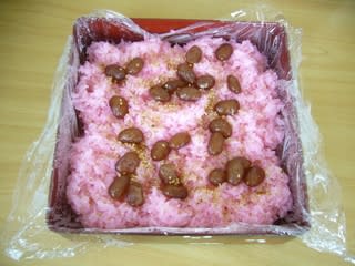 北海道のお赤飯は甘納豆で作ります かなり甘いお赤飯です しなしなの記録