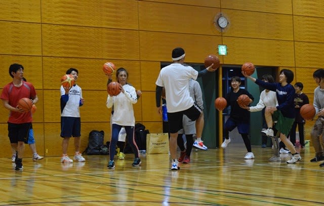 バスケ芸人の田村 裕さんによるバスケットボール教室 大人のバスケ教室 が開催されました 撮れたて箕面ブログ