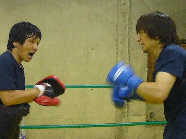 フォトチャンネル ミット打ち写真集 おやじボクサー もう54歳の ため息 10戦無敗ブログ ココロは3 11で停まったままの眼前の 津波