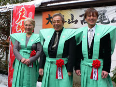 左から、北島三郎夫人の大野雅子さん、北島三郎さん、北山たけしさん