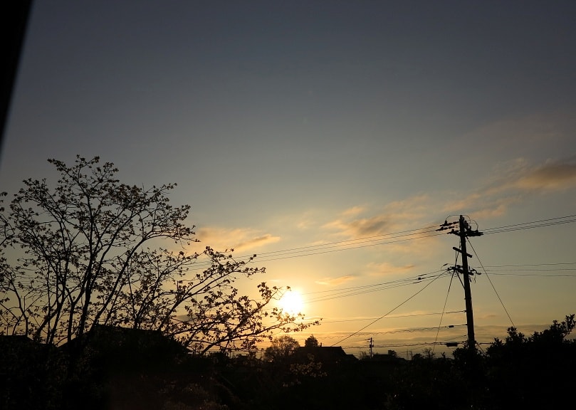 朝の明るさ 午後7時の明るさ 4月23日 光年 千年