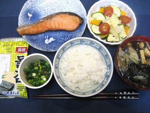 和食の朝ごはん 気分しだいで食べりゃんせ