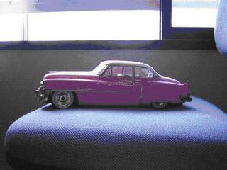 ブリキのピンクキャデラック 車の形をした煙草入れ ブリキのおもちゃ 玩具 と自動車グッツのコレクション