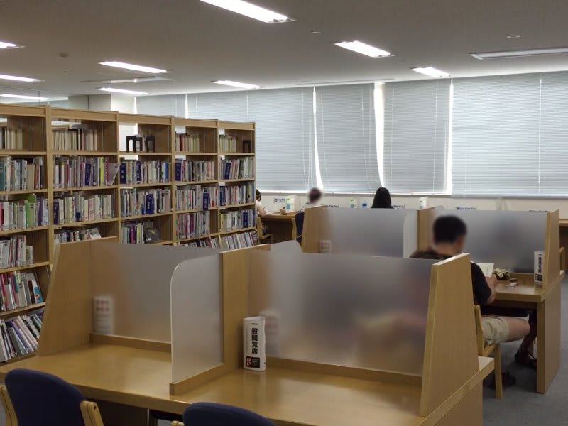 清須市立図書館の自習室