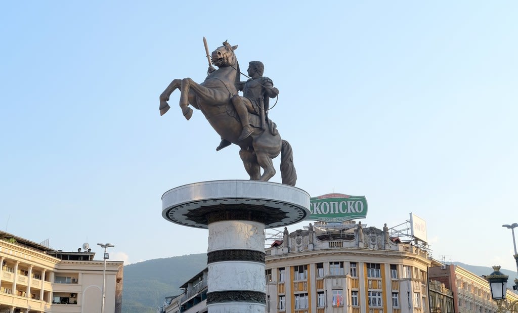 17中欧の旅 マケドニアの首都スコピエ 終章 アレクサンドロス大王のモニュメント 比企の丘