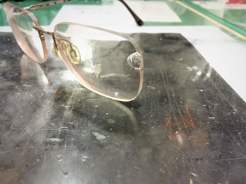 ツーポイント（フチなしメガネ）こそ、メンテナンスを‼ - 安中市シティメガネ城田 ―認定眼鏡士在籍・補聴器・時計取扱店―