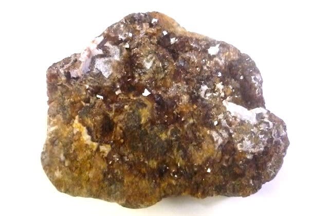 北勢町青川上流産の 「灰鉄石榴石」 ～ 母岩の左右幅約5cm