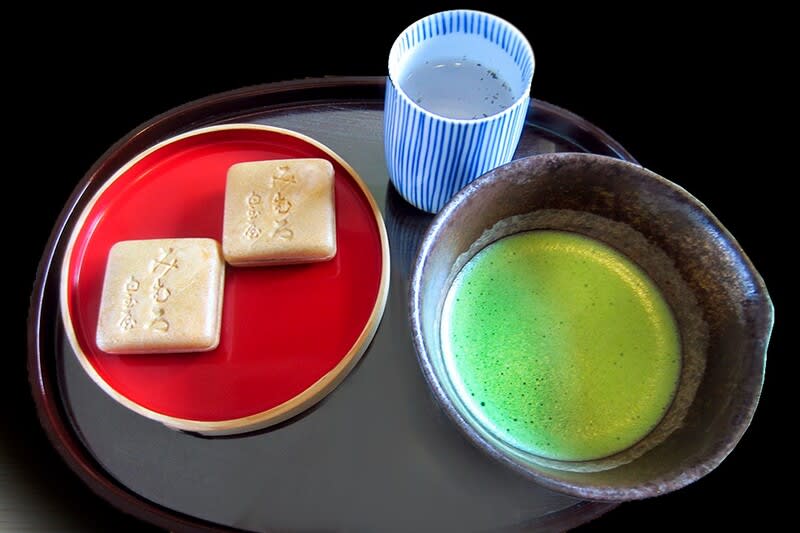 みむろ最中 三輪にある創業1844年の白玉屋栄寿さん 炎のクリエイター日記 みむろ最中 三輪にある創業1844年の白玉屋栄寿さん 炎のクリエイター日記