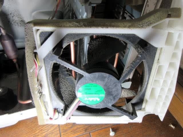 日立冷蔵庫r S42bm点滅13回fan故障で交換修理です 江戸川区小岩の大野電機です