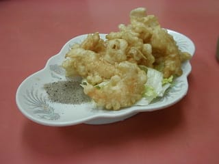 この塩で食べる海老天がなんとも美味しい・・