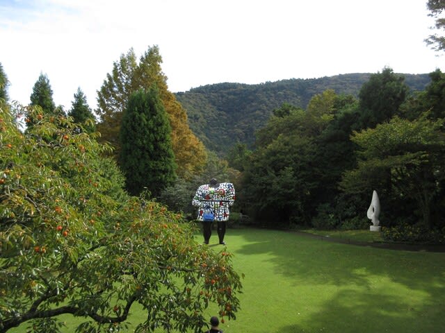 箱根 彫刻の森美術館③ ニキ・ド・サンファル「ミス・ブラック 箱根 彫刻の森美術館③ ニキ・ド・サンファル「ミス・ブラック