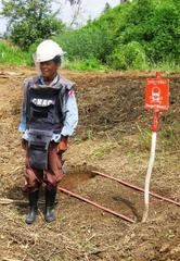 ２００５ カンボジア地雷原視察レポート No 1 カンボジア平和構築支援 新たなる旅立ち