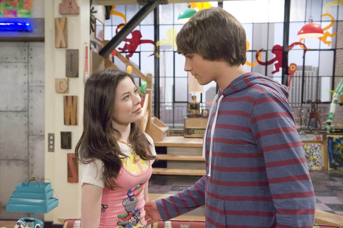 Miranda Cosgrove - iCarly Season 2 &quot;iSaw Him First&quot; Stills 