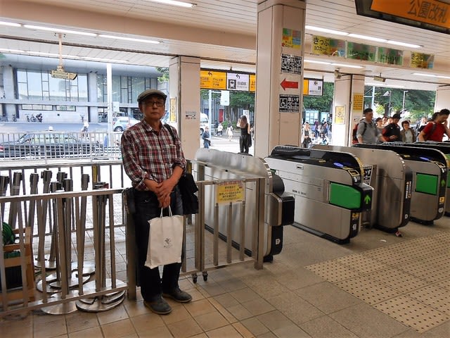 高円寺で橋本くんと会う Ommo S