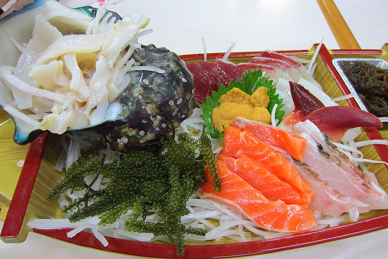 沖縄の彩りお魚を調理 貝類は絶品 炎のクリエイター日記