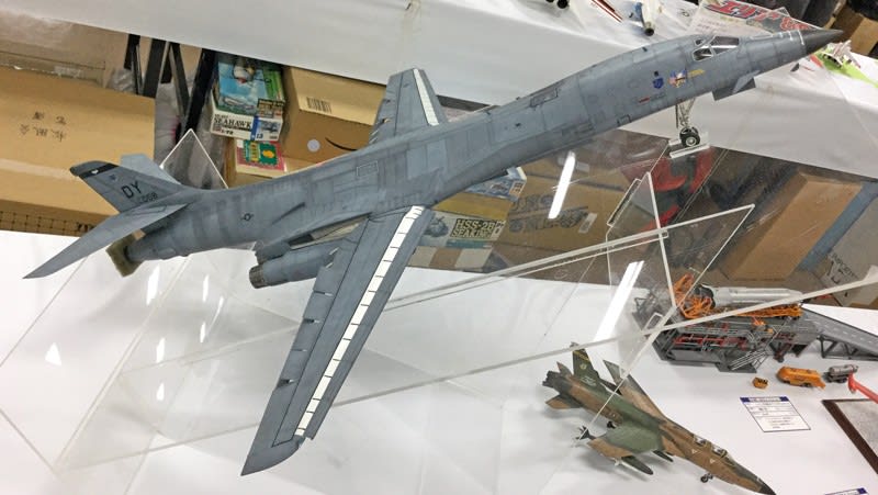 純正特価 1/48 レベル　モノグラム Revell Bomber B-1B 模型/プラモデル