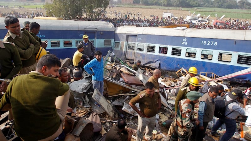 死者100人以上のインド列車事故 世界メディア ニュースとモバイル マネー