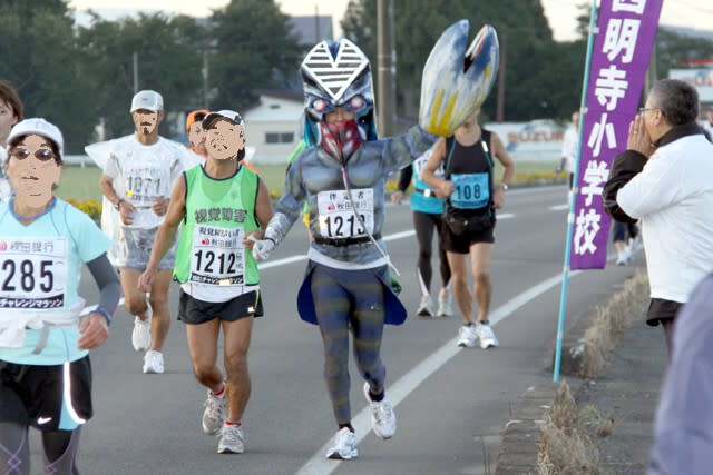 いわて銀河100kmマラソン 問題の第3関門 仮装ランナー 鉄人28年 いわて銀河100kmマラソン 問題の第3関門 仮装ランナー 鉄人28年