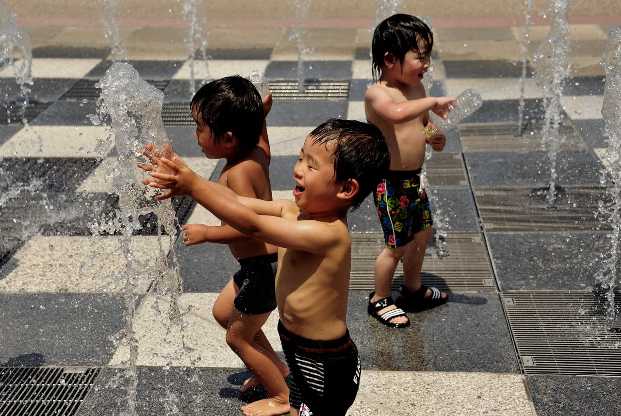 暑いさなか子供たちも水と戯れる 写真ブログ ずバッと 今日の１枚