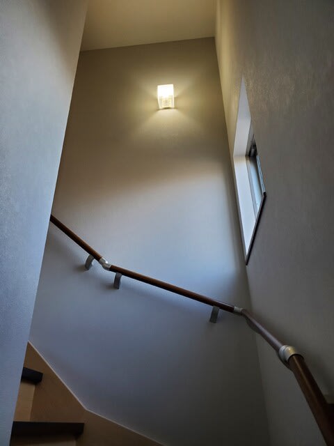 高知市高須のOさん邸の階段の新築完成写真です。