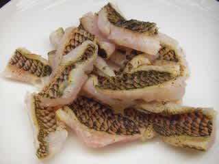 オセンの焼き霜造り 1549 スズメダイが旬 芳賀ちゃんのオサカナ釣題 酒 肴 料理 釣り オセンの焼き霜造り 1549 スズメダイが旬 芳賀ちゃんのオサカナ釣題 酒 肴 料理 釣り