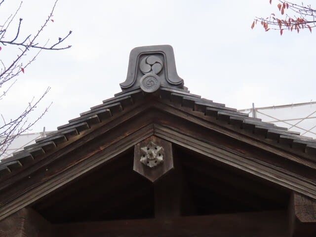 松山城　井戸の屋形　南側　切懸魚（きりげぎょ）