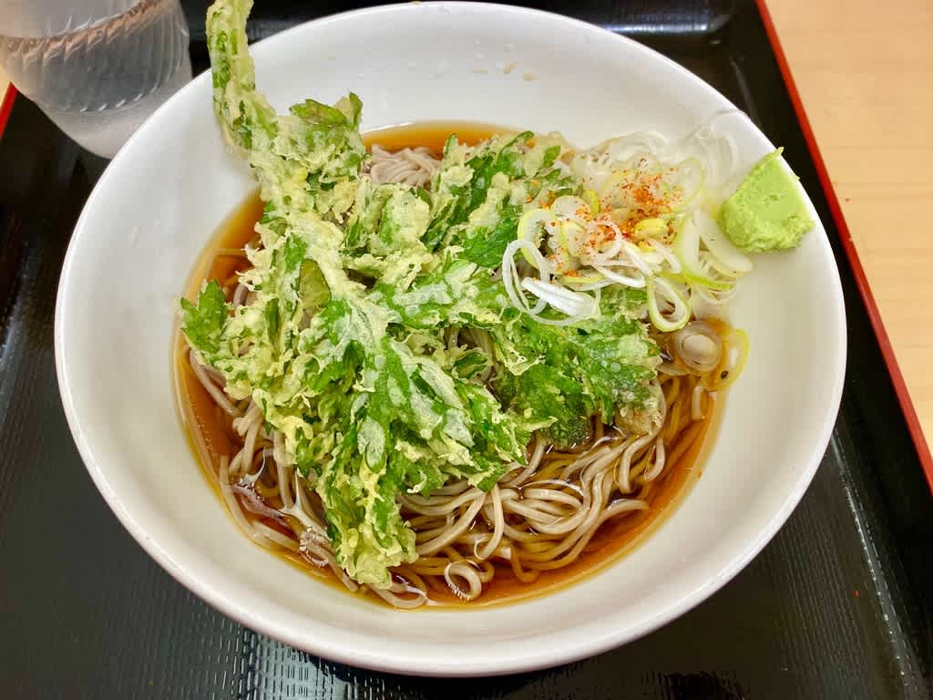 梅もと(東京 八重洲地下街)冷し春菊天そば 音・麺・酒 梅もと(東京 八重洲地下街)冷し春菊天そば 音・麺・酒