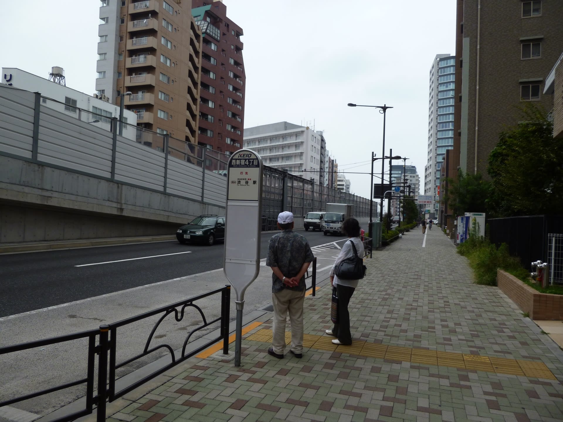 一般質問しました バス停に屋根 ベンチの設置を 日本共産党前新宿区議会議員 佐藤佳一