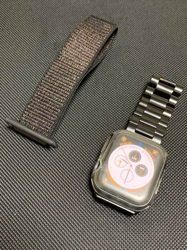ステンレスのバンドに換えた Apple Watch Band Ev 018 馬のない顔