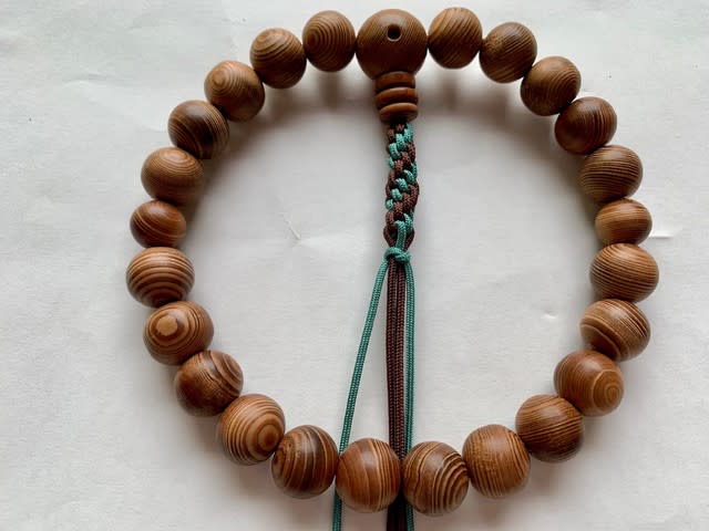 先代住職 手作り念珠 郵送対応しています 豊橋市天然記念物 樹齢４５０年 普門寺 大杉 を念珠玉に使用しています 切り絵御朱印 発祥 豊橋のもみじ寺 普門寺 ブログ 永代供養 樹木葬 納骨堂 レンタル式お墓