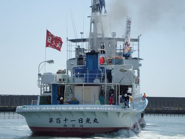近海カツオ漁船と遠洋カツオ漁船 静岡県立漁業高等学園は 創立50年 一流の漁師になる近道です