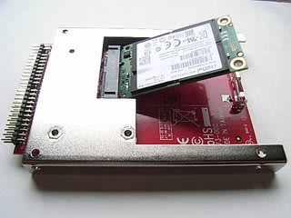 mSATA SSD IDE変換アダプターにmSATA SSDを挿入