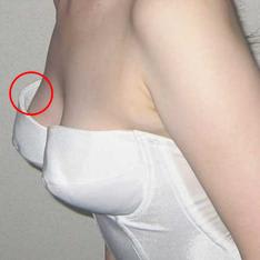 パッド補正をしたいのに カップ上辺が浮く現象 ブライダル インナー Bridal Bloom のブログ パッド補正をしたいのに カップ上辺が浮く現象 ブライダル インナー Bridal Bloom のブログ