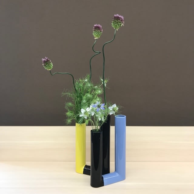 いけばな草月流 Ikebana Sogetsu - 長春良星 花材:ばら、かすみ いけばな草月流 Ikebana Sogetsu - 長春良星 花材:ばら、かすみ